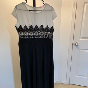 Fashion- Brand new Long black and White dress